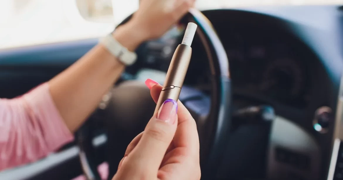 Elf Bar vape with rechargeable battery on road trip