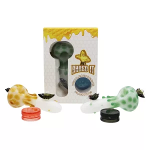 HONEYBEE GLASS HANDPIPE SET, / 4INCH HAND PIPE W/HONEYBEE DESIGN & 1PC 2 PART PLASTIC GR